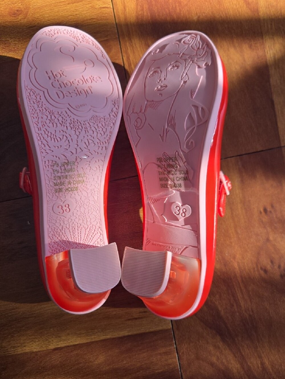 Hot Chocolate Design Red Patent Mary Jane Heels / Heart Accent - Women Sz 38/8 - Picture 5 of 5